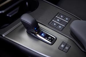 2025 Lexus UX 300h