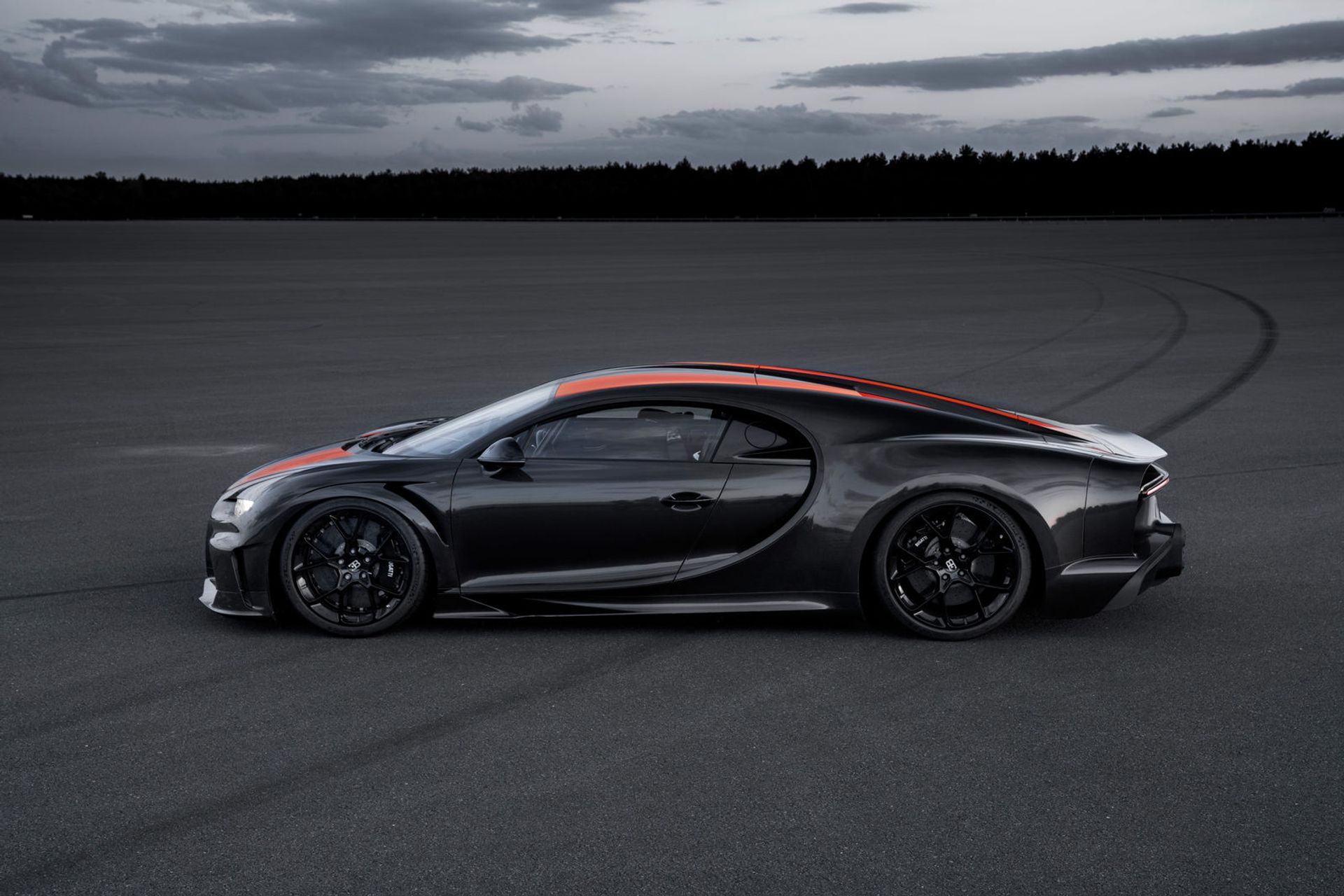 Bugatti Chiron Super Sport 300 (2021) - pictures, information & specs